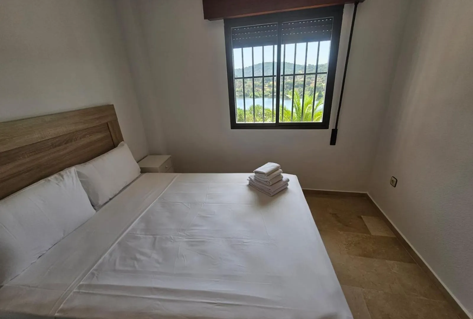 Casa Del Lago La Encantada 10 Huespedes Con Piscina Las Jaras Cordoue 0*,